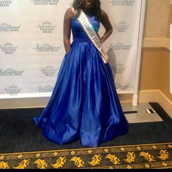 Gown - Picture 2 of 3